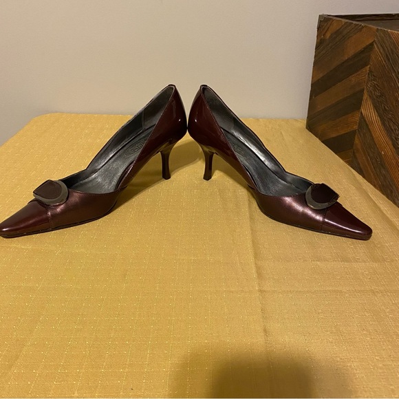 Circa Joan & David burgundy heels with buckle size 7 - Picture 9 of 11